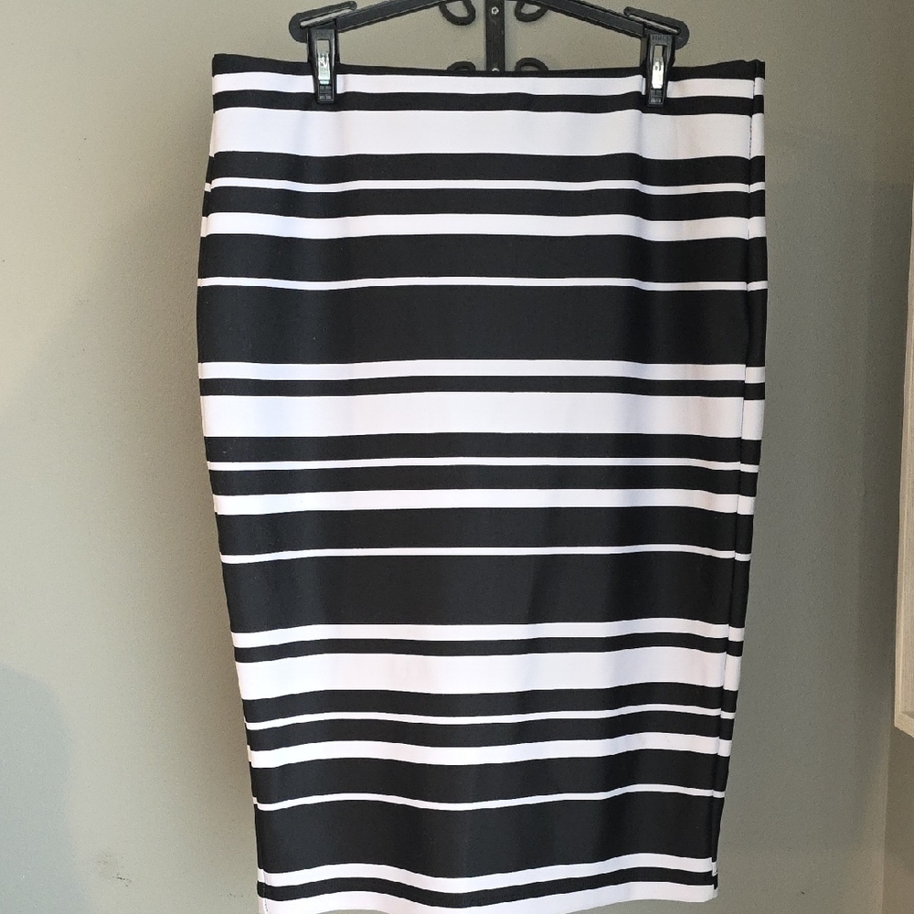 Black and White Striped Pencil Skirt Knee-Length Size XL